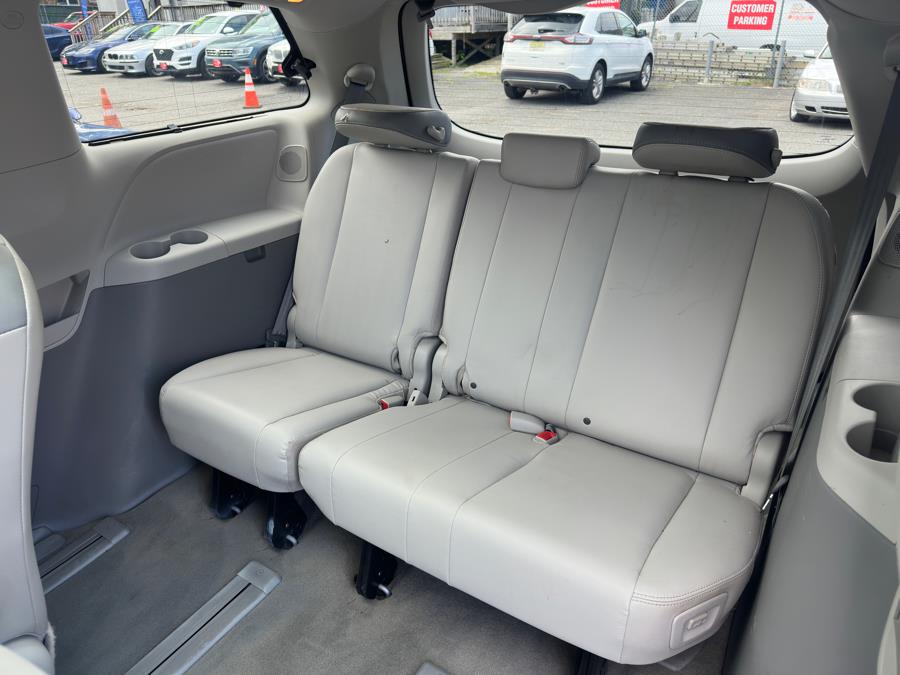 Vehicle image 14 of 48