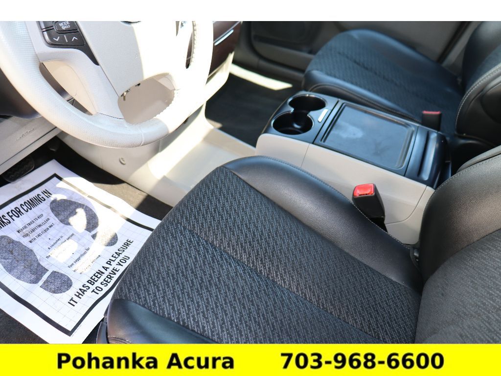 Vehicle image 27 of 43