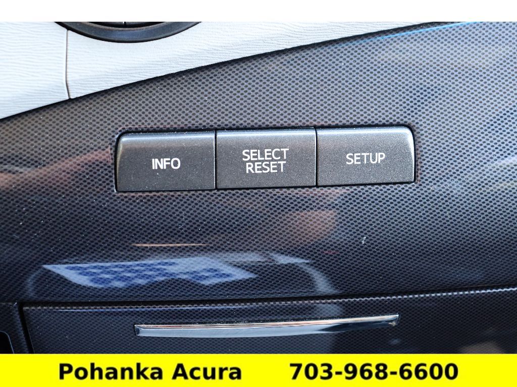 Vehicle image 21 of 43