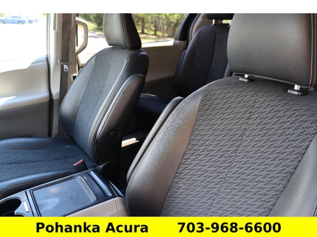 Vehicle image 26 of 43
