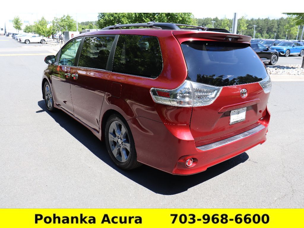 Vehicle image 7 of 43