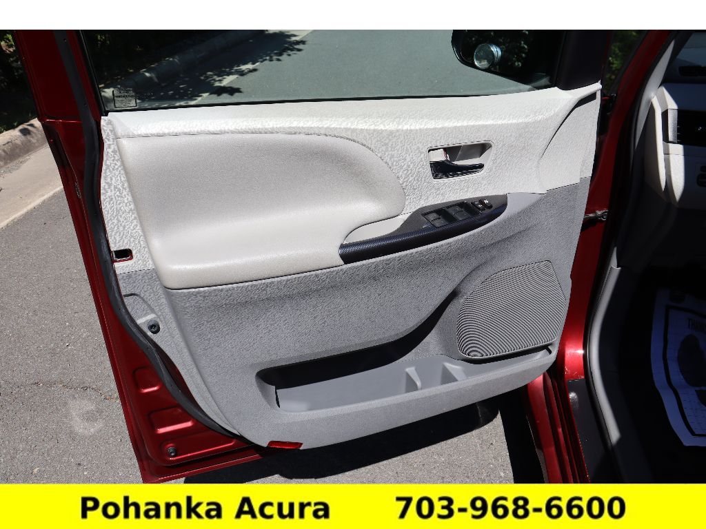 Vehicle image 25 of 43