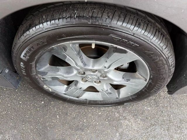 Vehicle image 40 of 48