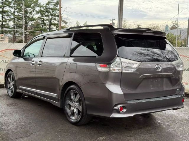 Vehicle image 6 of 48