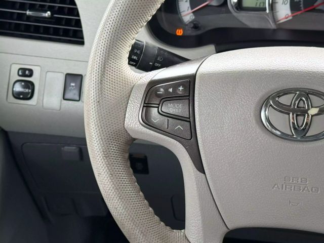 Vehicle image 30 of 48