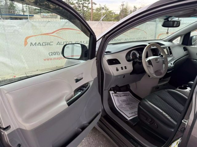 Vehicle image 14 of 48