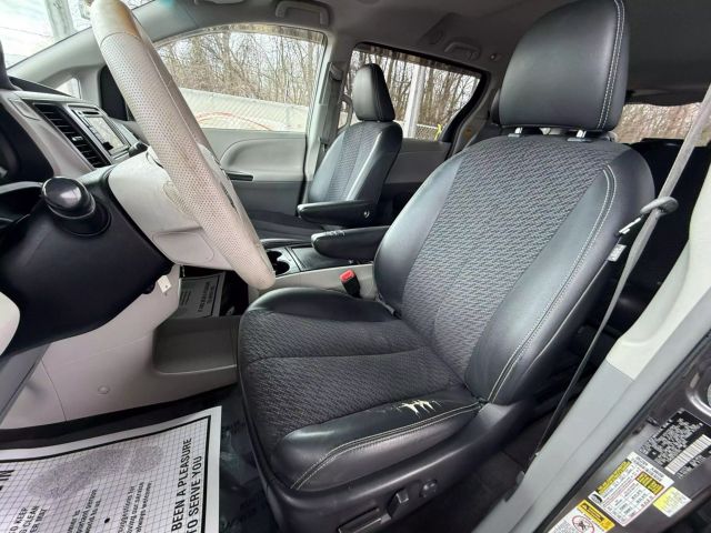 Vehicle image 16 of 48