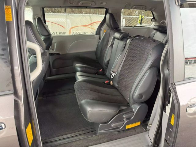 Vehicle image 17 of 48