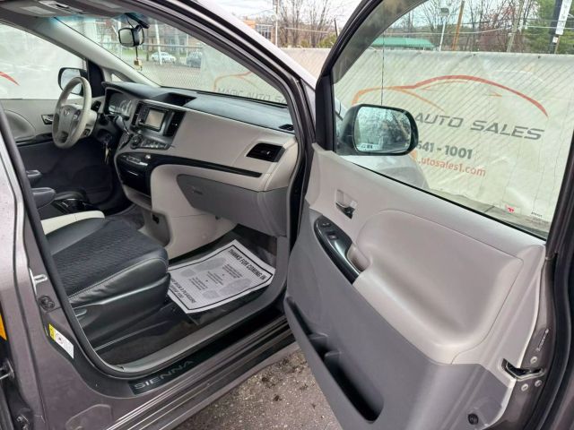 Vehicle image 21 of 48