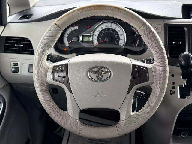 Vehicle image 29 of 48