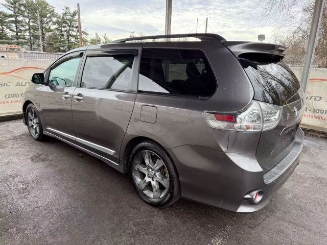 Vehicle image 11 of 48