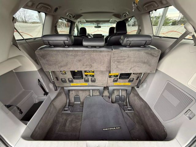 Vehicle image 20 of 48
