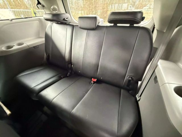Vehicle image 19 of 48