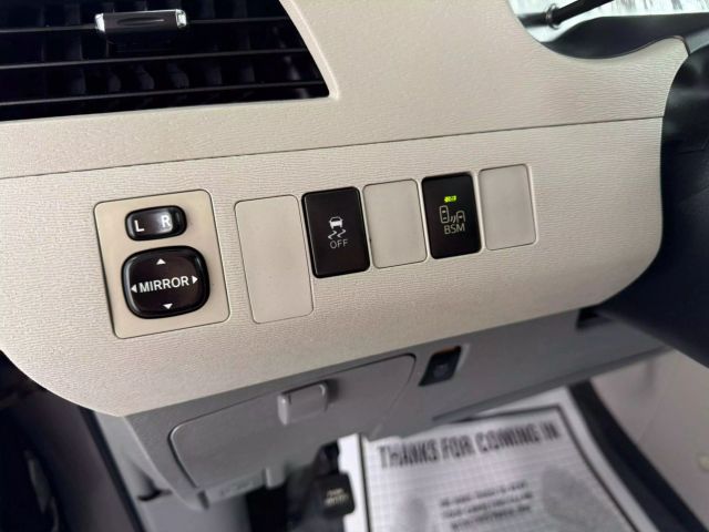 Vehicle image 35 of 48