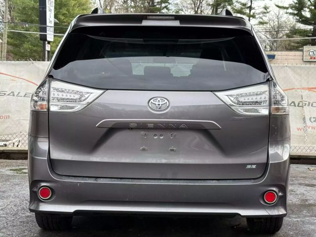 Vehicle image 4 of 48