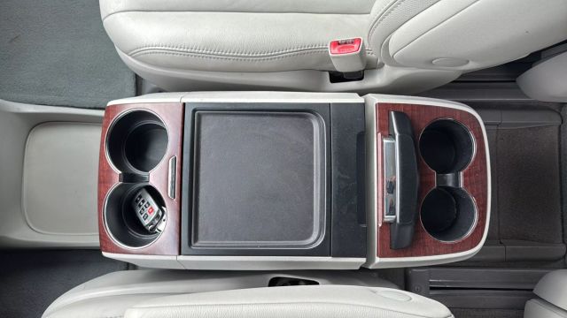 Vehicle image 21 of 35