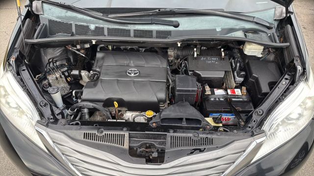 Vehicle image 25 of 35