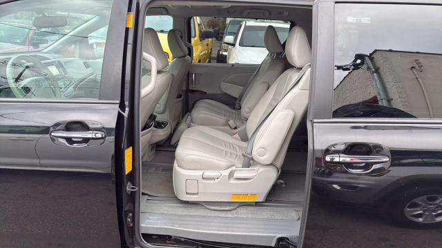 Vehicle image 29 of 35