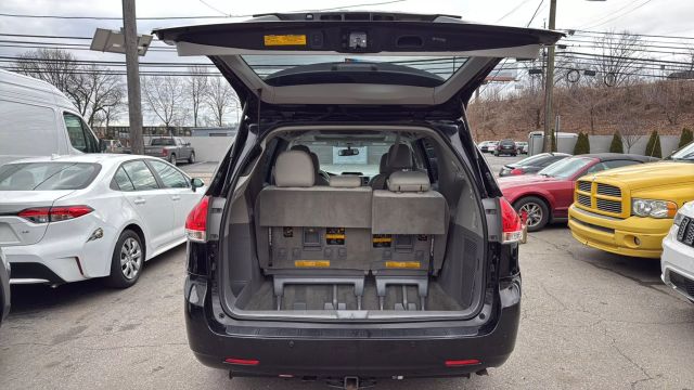 Vehicle image 28 of 35