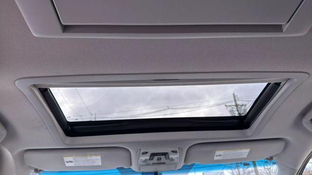 Vehicle image 32 of 35