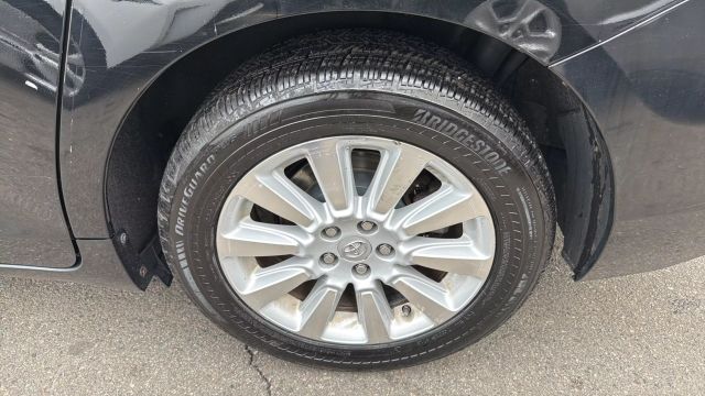Vehicle image 9 of 35