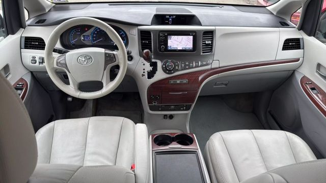 Vehicle image 31 of 35