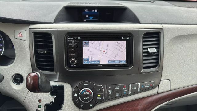 Vehicle image 18 of 35