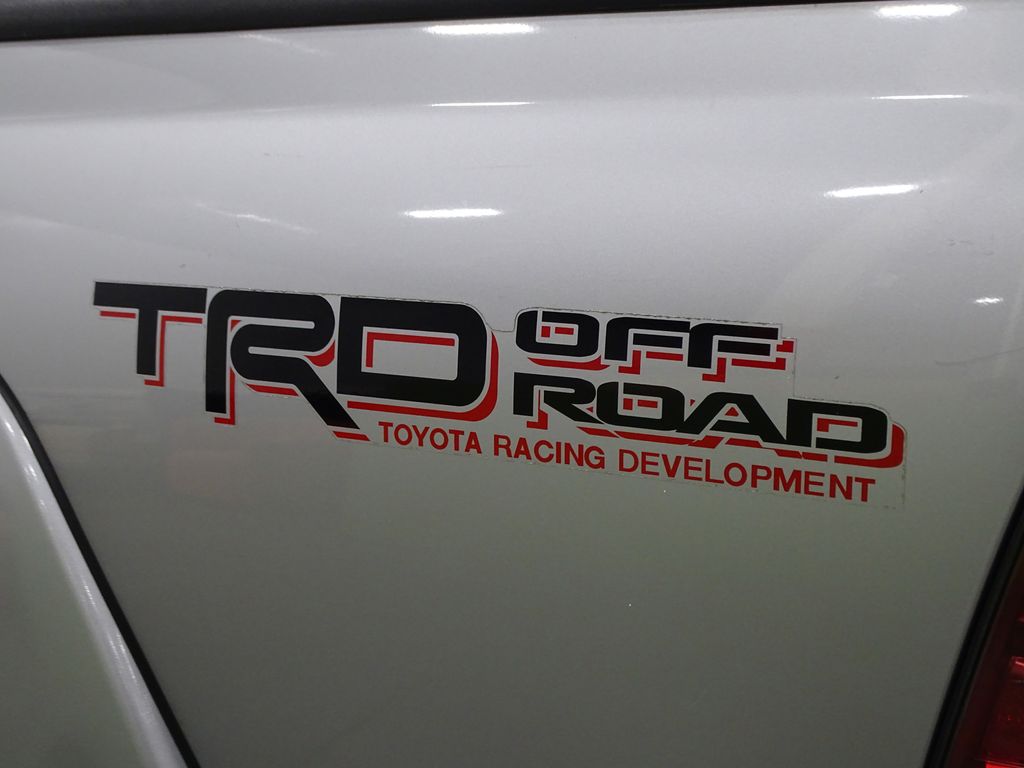 Vehicle image 33 of 34
