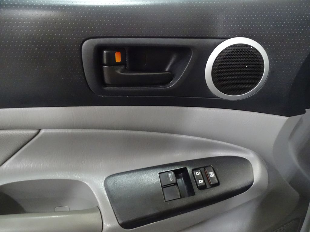 Vehicle image 12 of 34