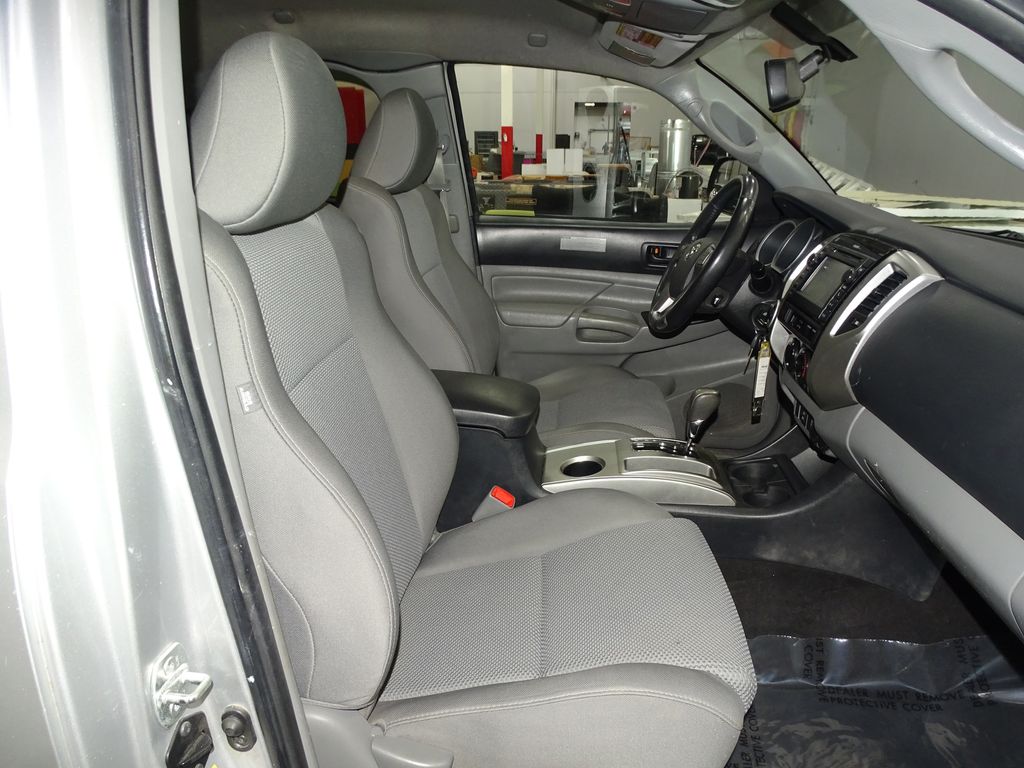 Vehicle image 10 of 34