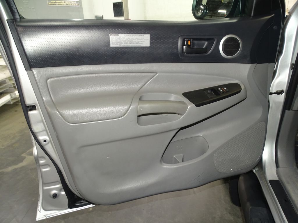 Vehicle image 11 of 34