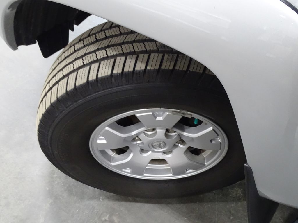 Vehicle image 28 of 34