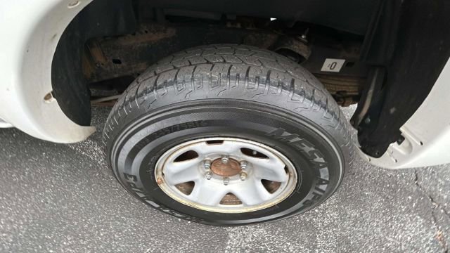 Vehicle image 10 of 31