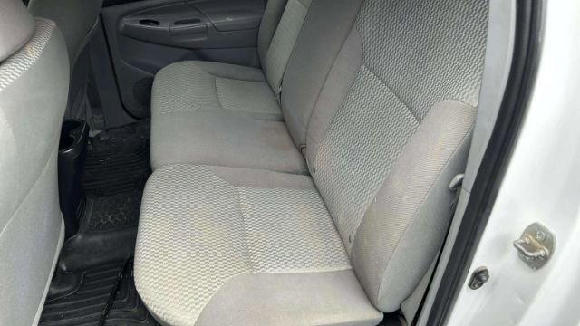 Vehicle image 17 of 31