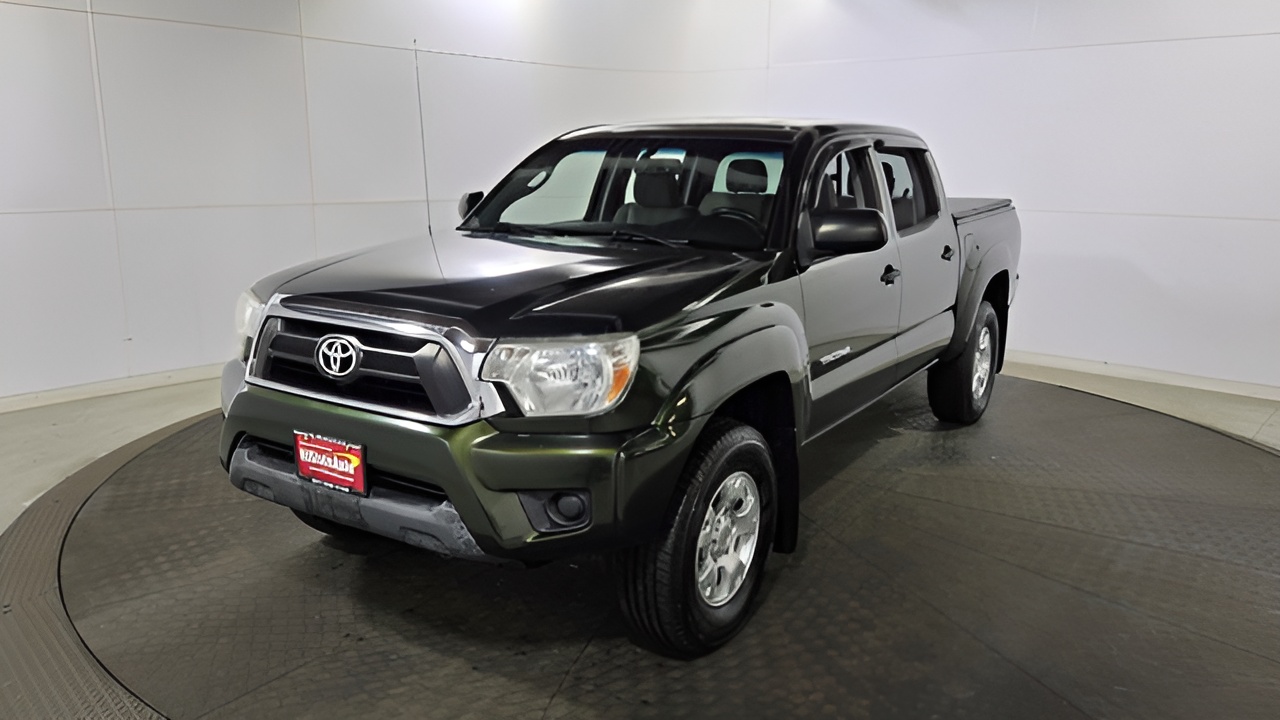 Vehicle image 33 of 40
