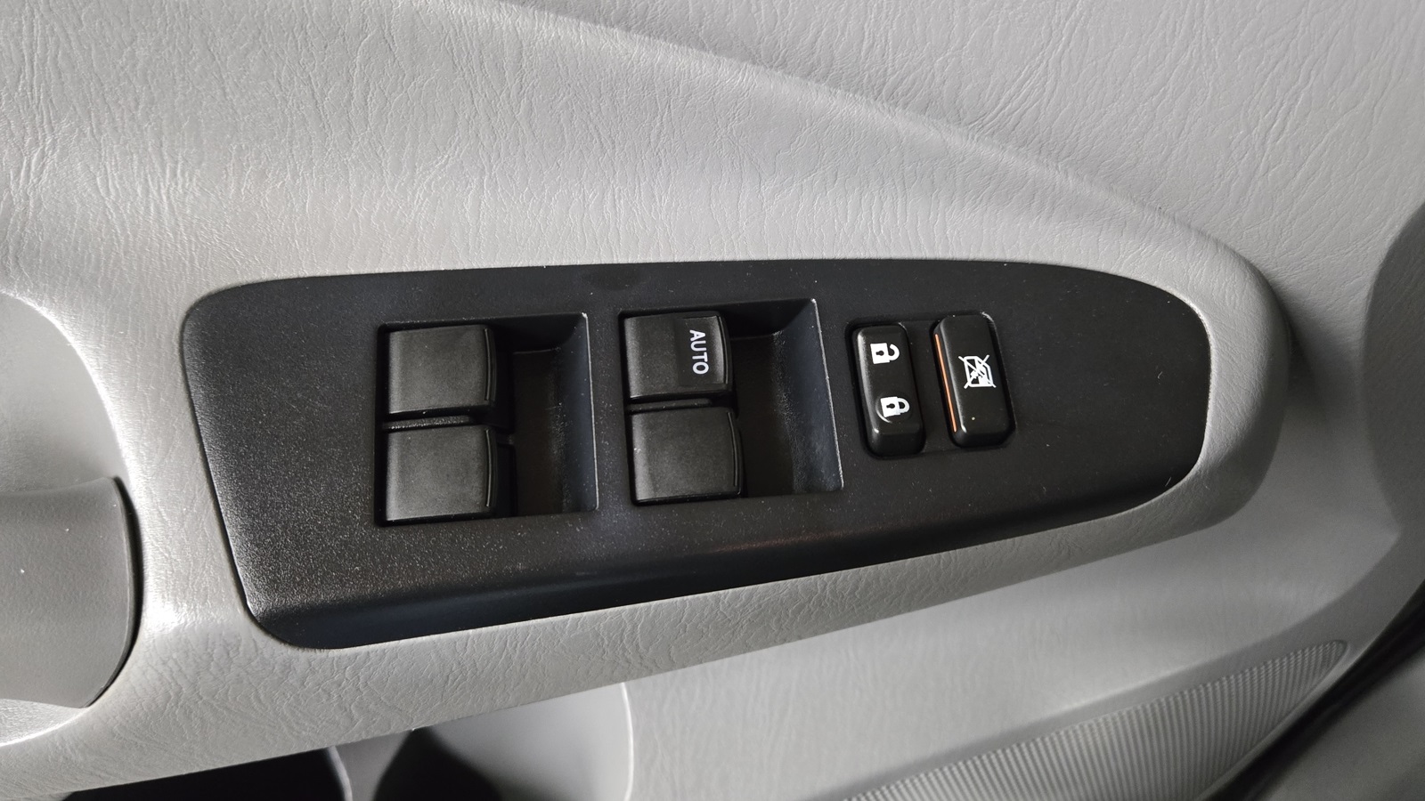 Vehicle image 19 of 40