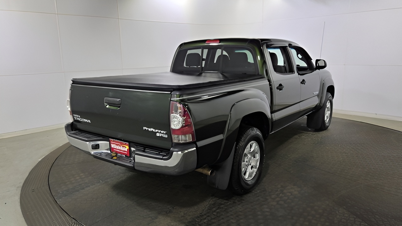 Vehicle image 37 of 40