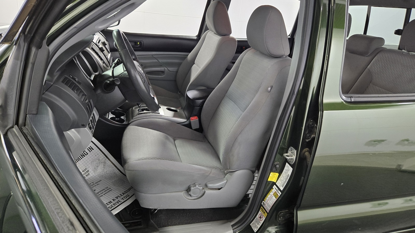 Vehicle image 21 of 40