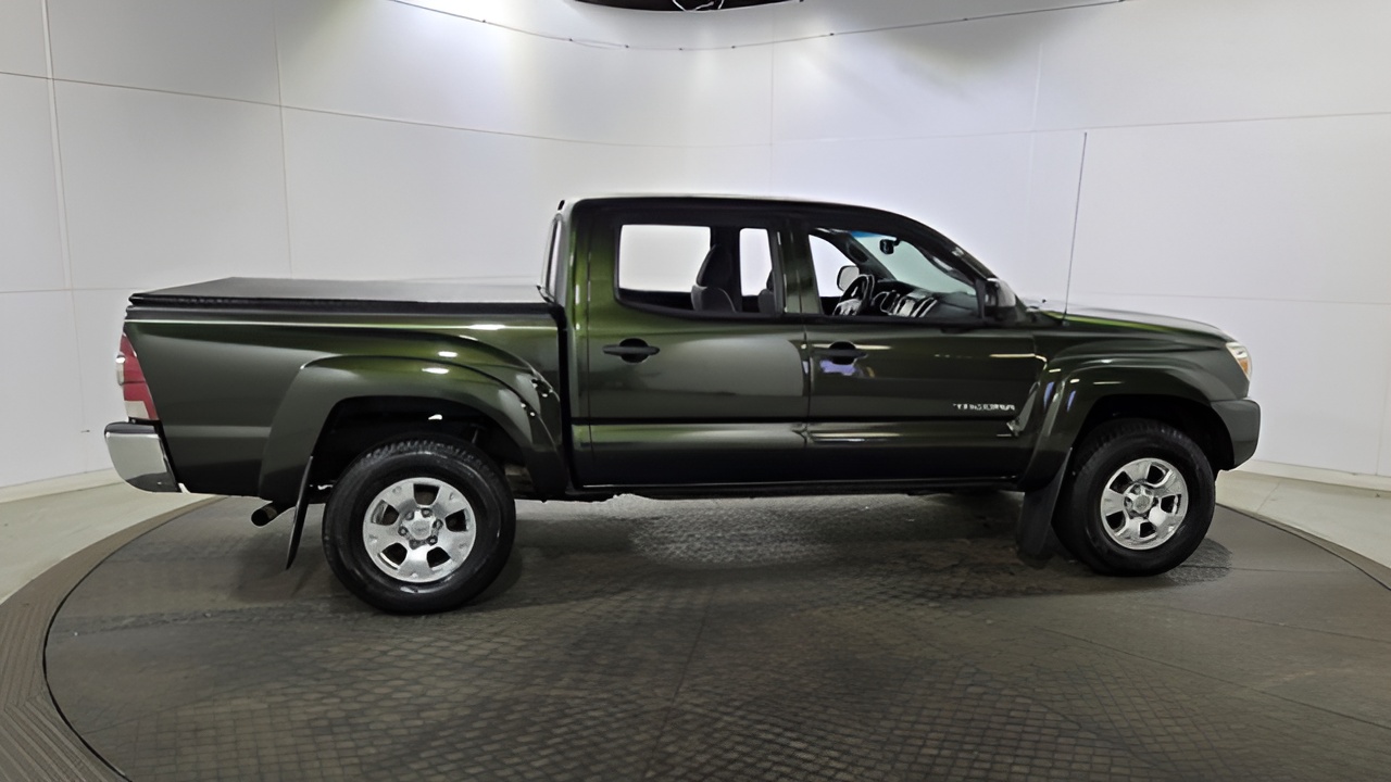 Vehicle image 36 of 40