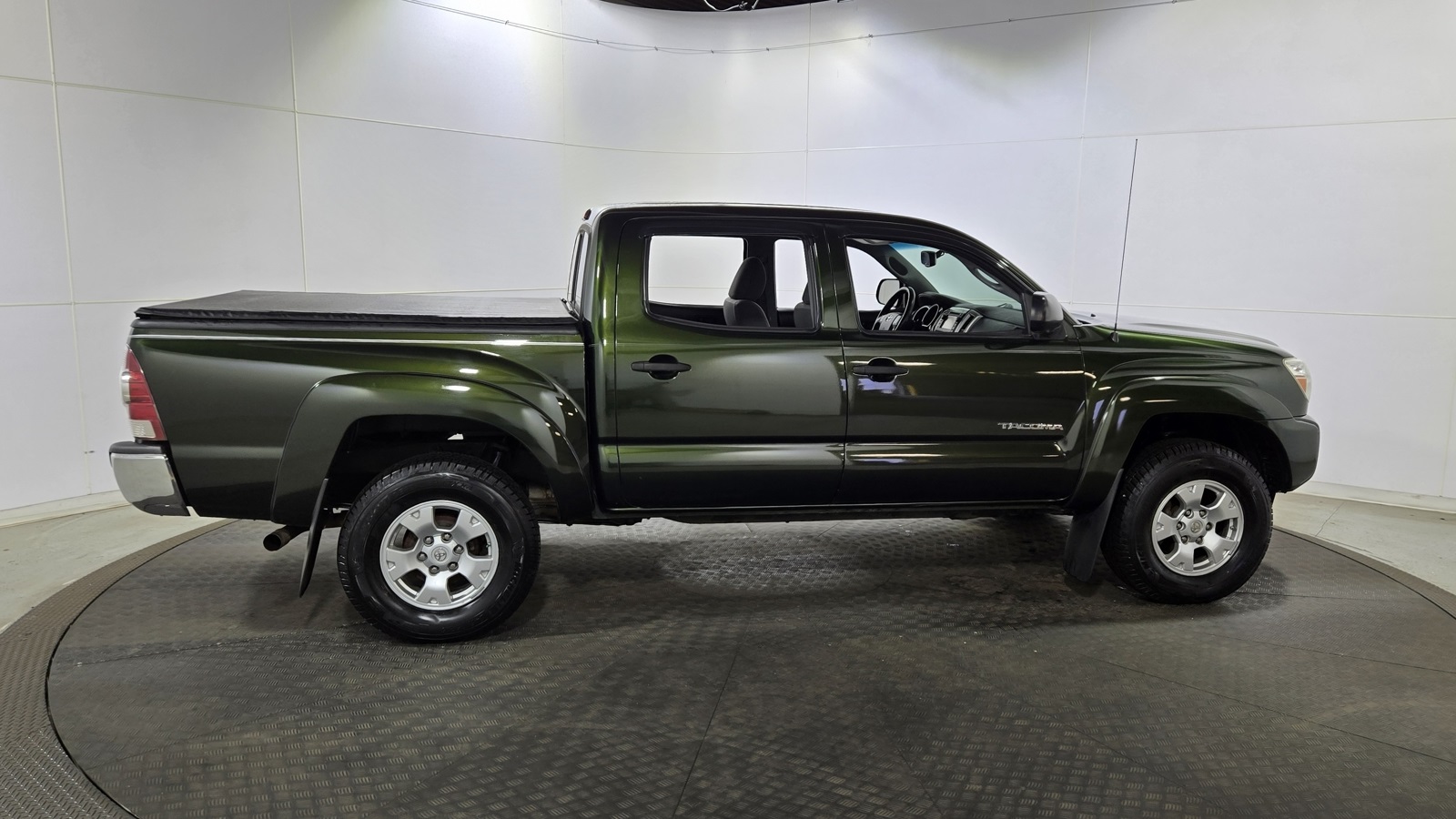 Vehicle image 4 of 40