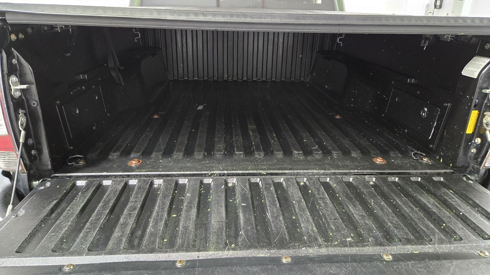 Vehicle image 27 of 40