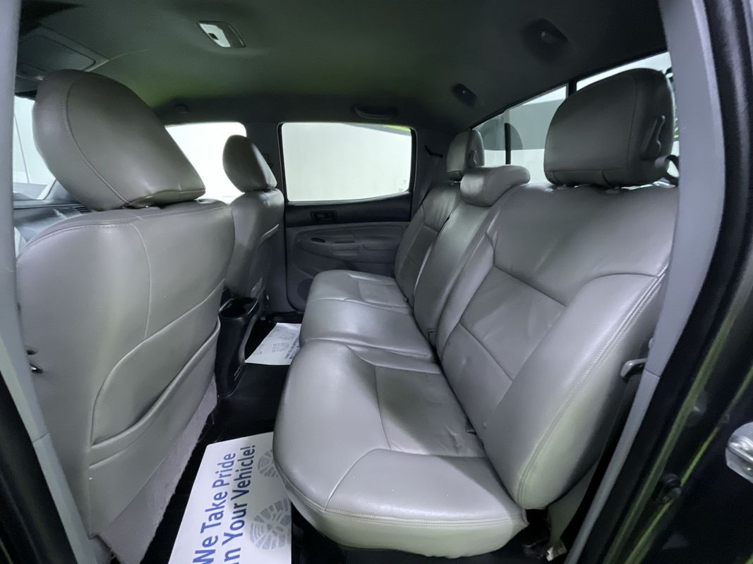 Vehicle image 25 of 28