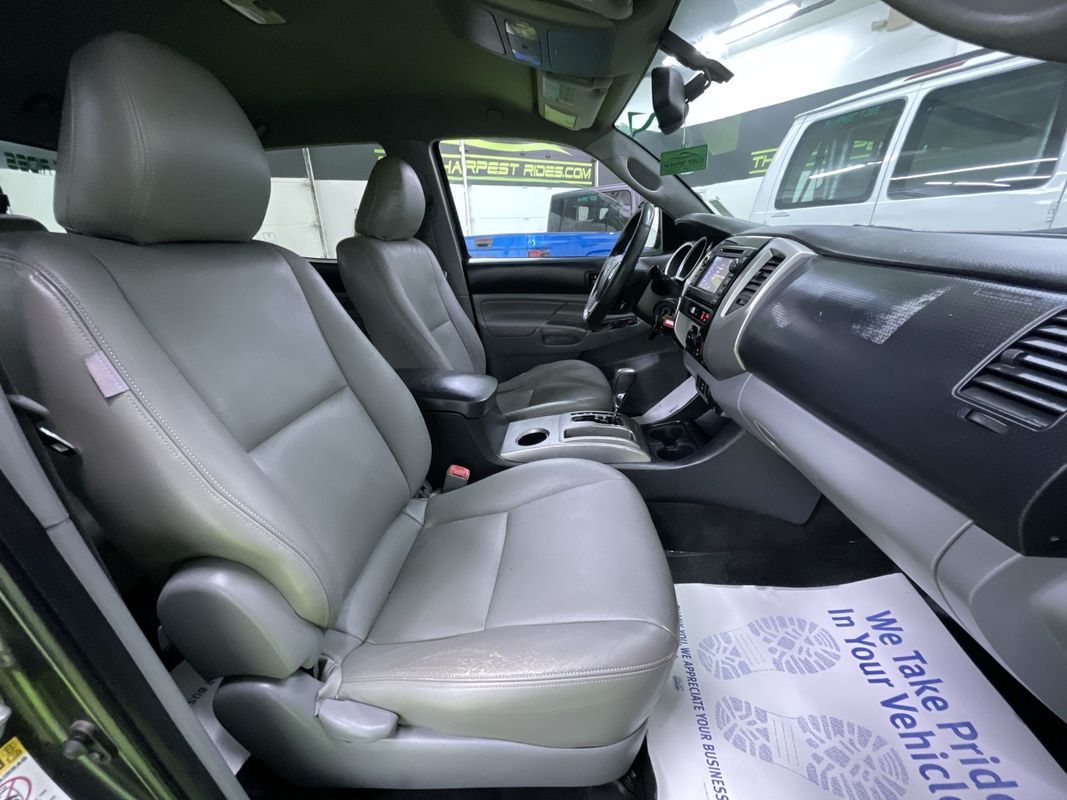 Vehicle image 27 of 28