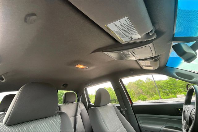 Vehicle image 22 of 34