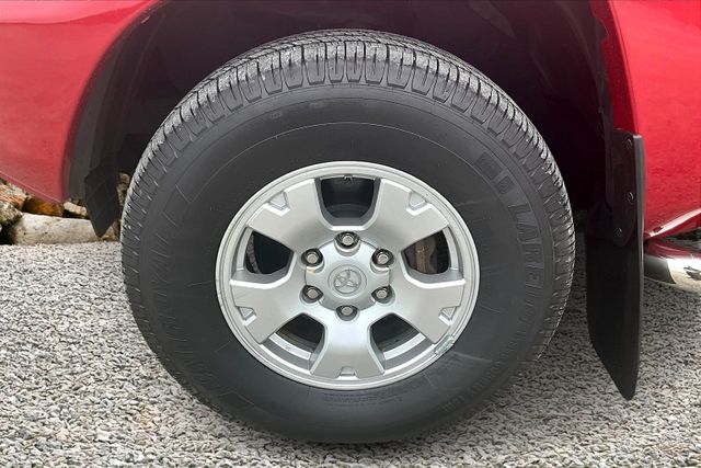 Vehicle image 11 of 34