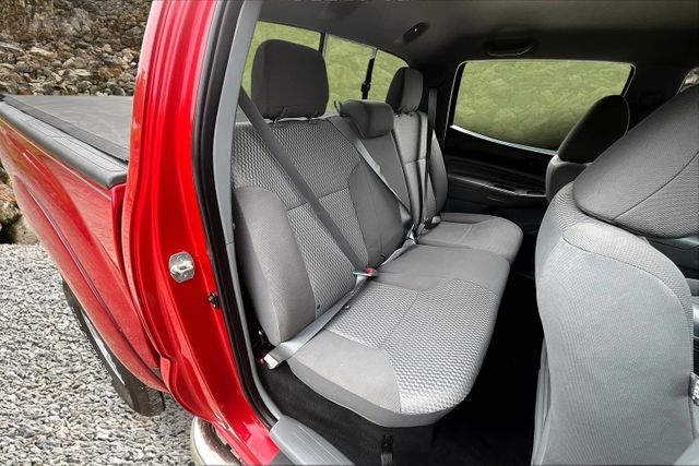 Vehicle image 27 of 34