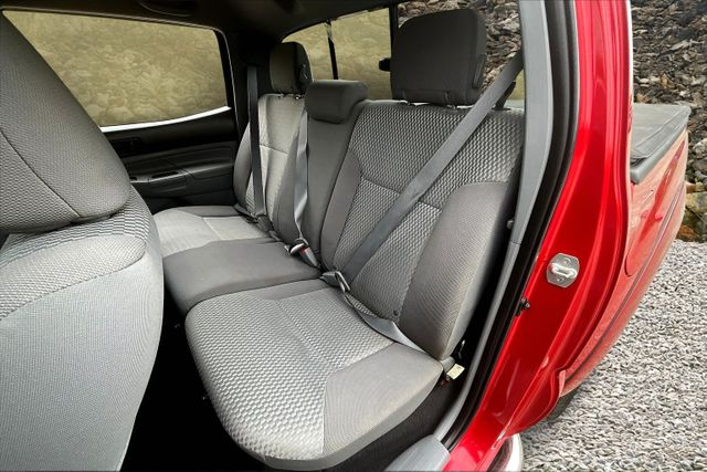 Vehicle image 26 of 34