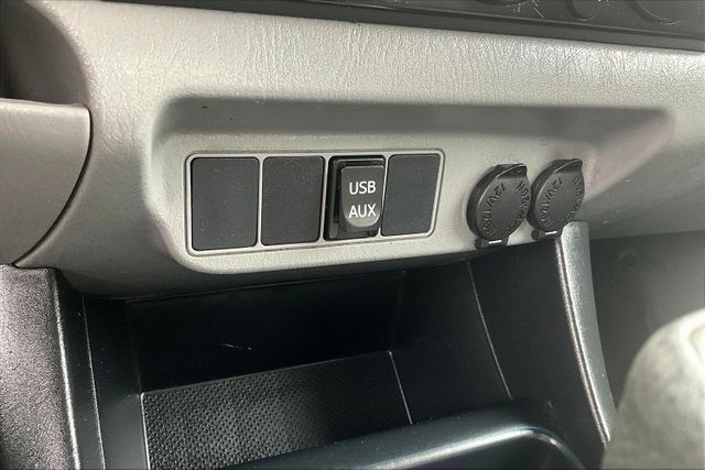 Vehicle image 32 of 34