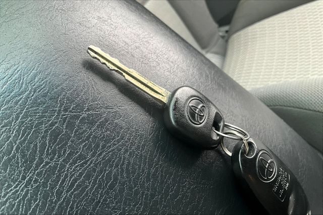 Vehicle image 12 of 34
