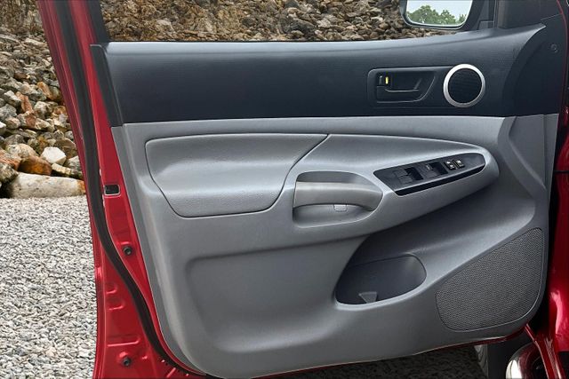 Vehicle image 23 of 34